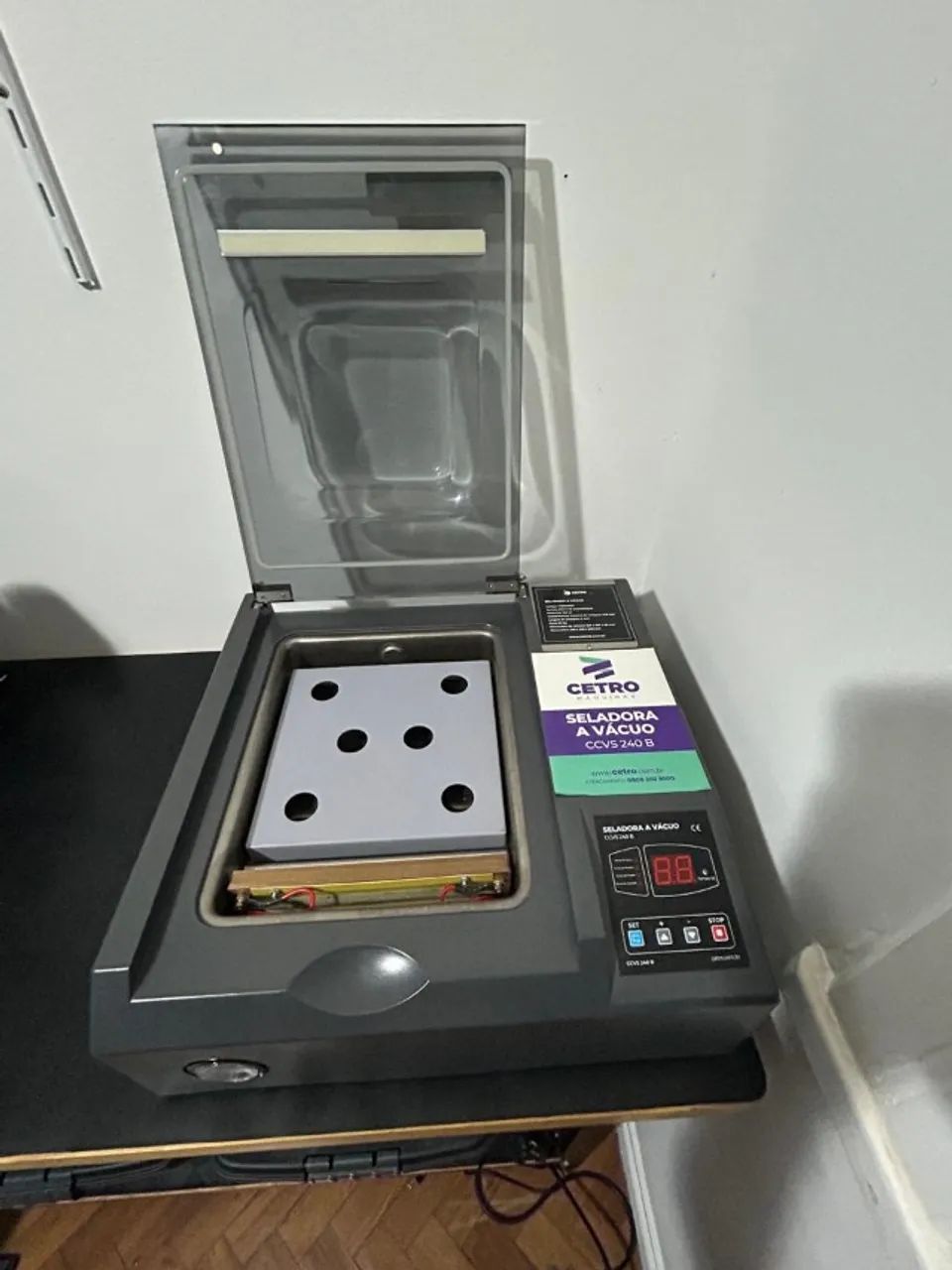 Máquina à Vácuo Cetro modelo CCVS240