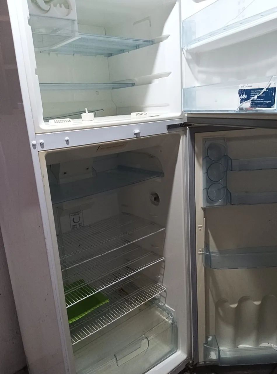 VENDO 2 GELADEIRAS em perfeito estado! - Foto 2