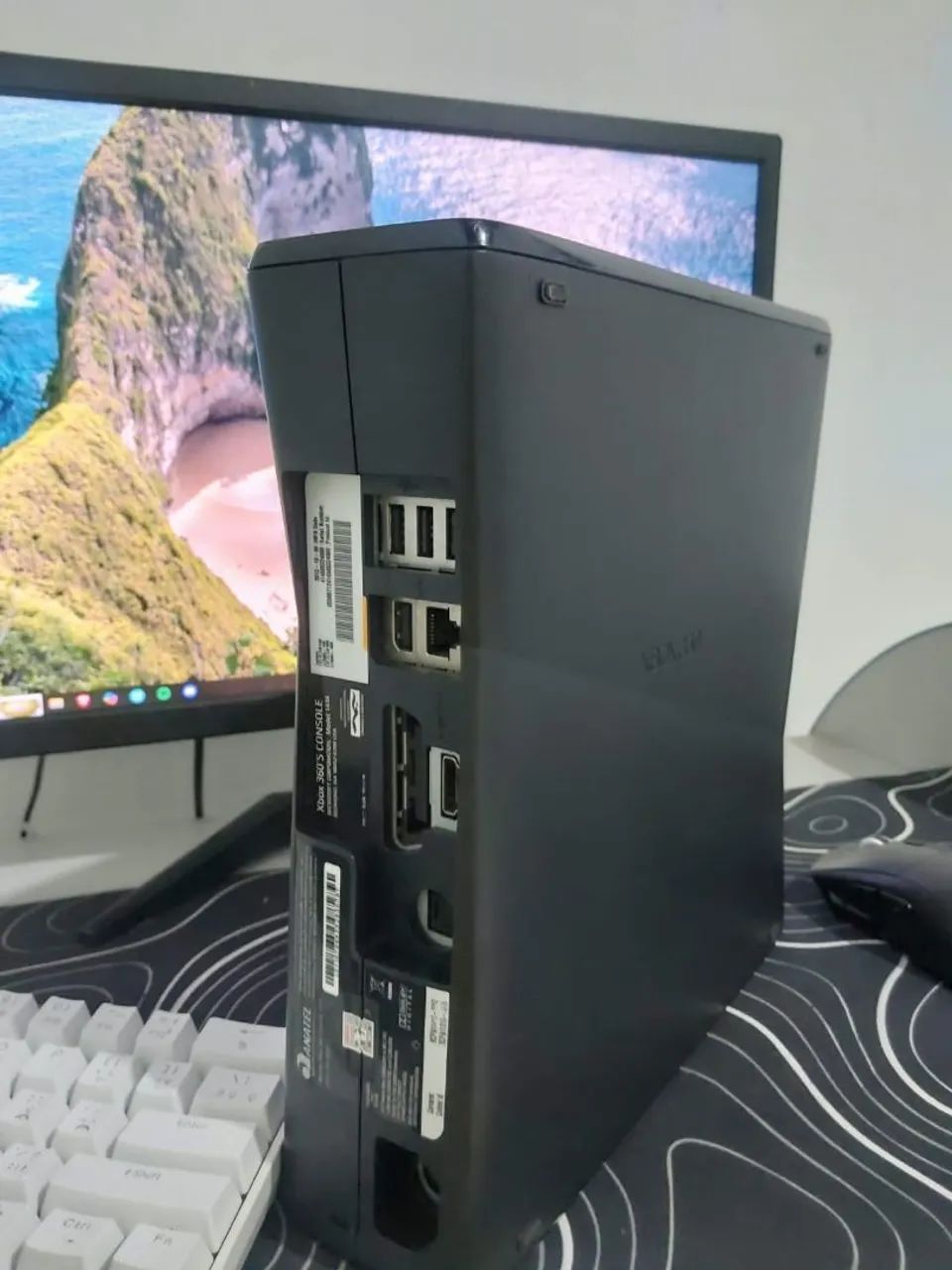 Xbox 360  completo com controle e ja com jogos - Foto 2