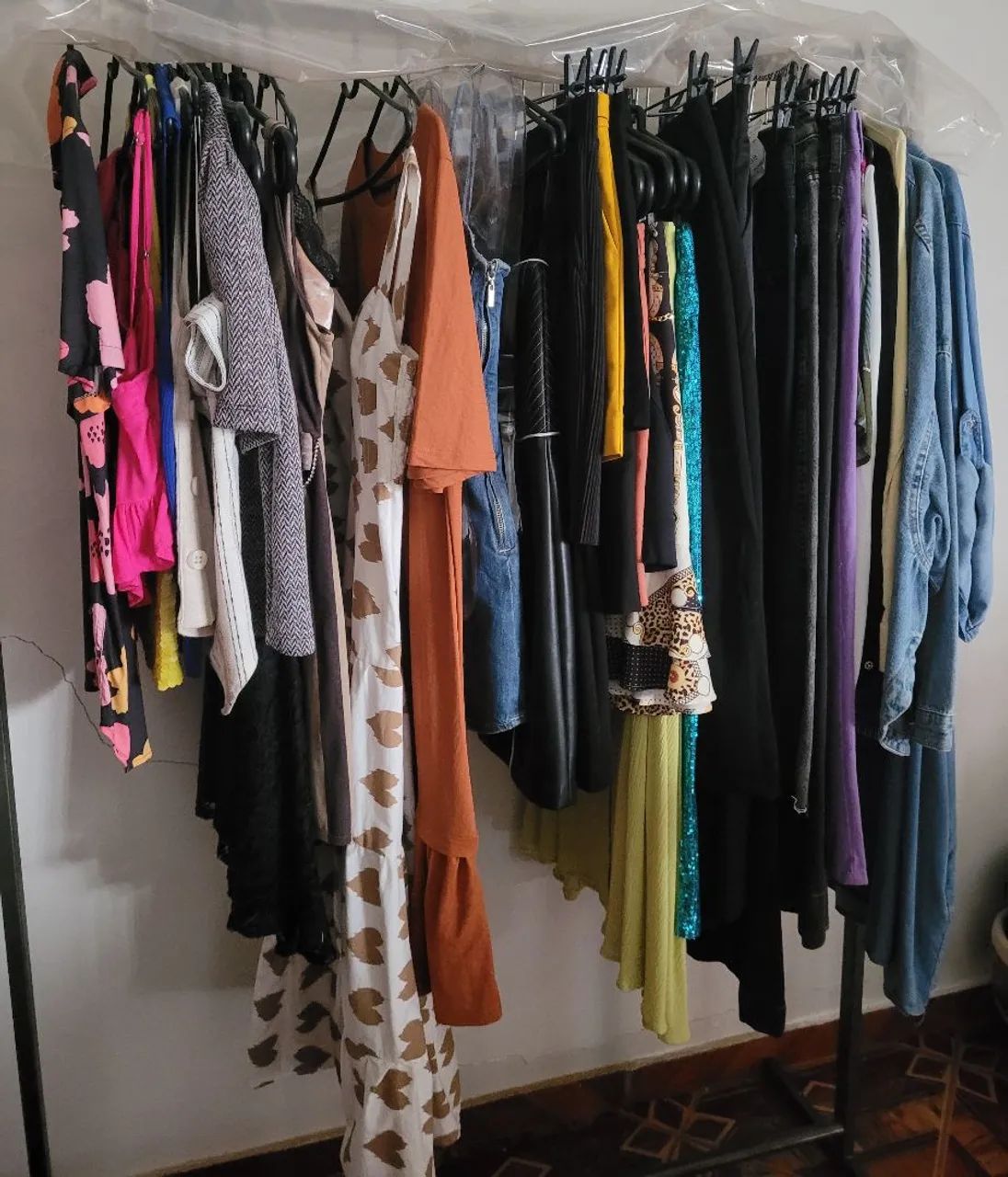 Lote de roupas e calçados dá Renner  - Foto 2