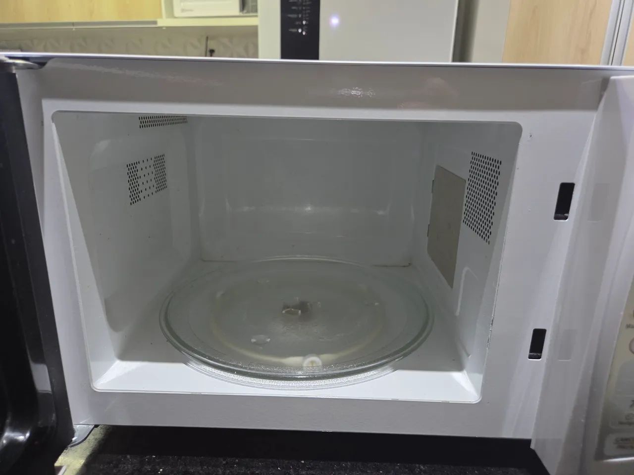 Microondas electrolux cor branco  - Foto 2