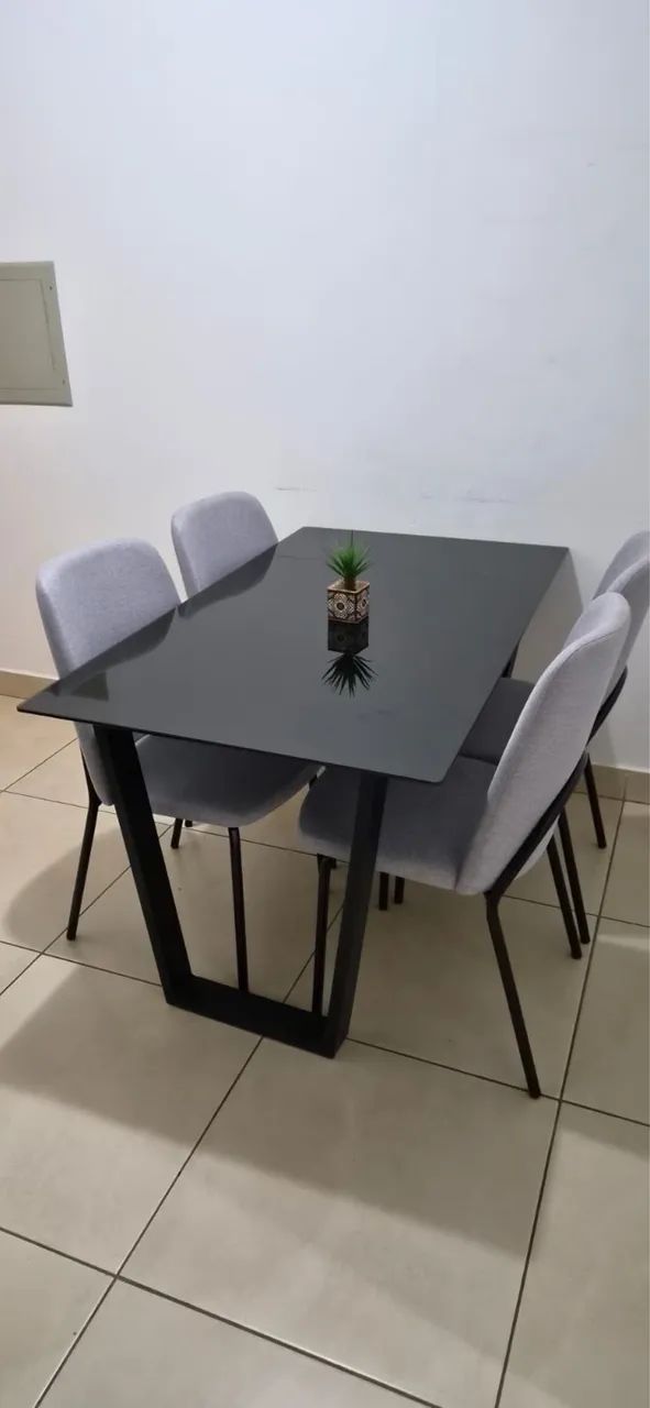 MESA DE VIDRO E CADEIRAS ALMOFADADAS  - Foto 3