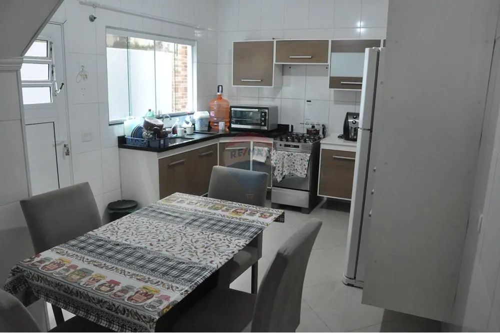 Conjunto de 2 sobrados completos com 2 suites e 2 vagas