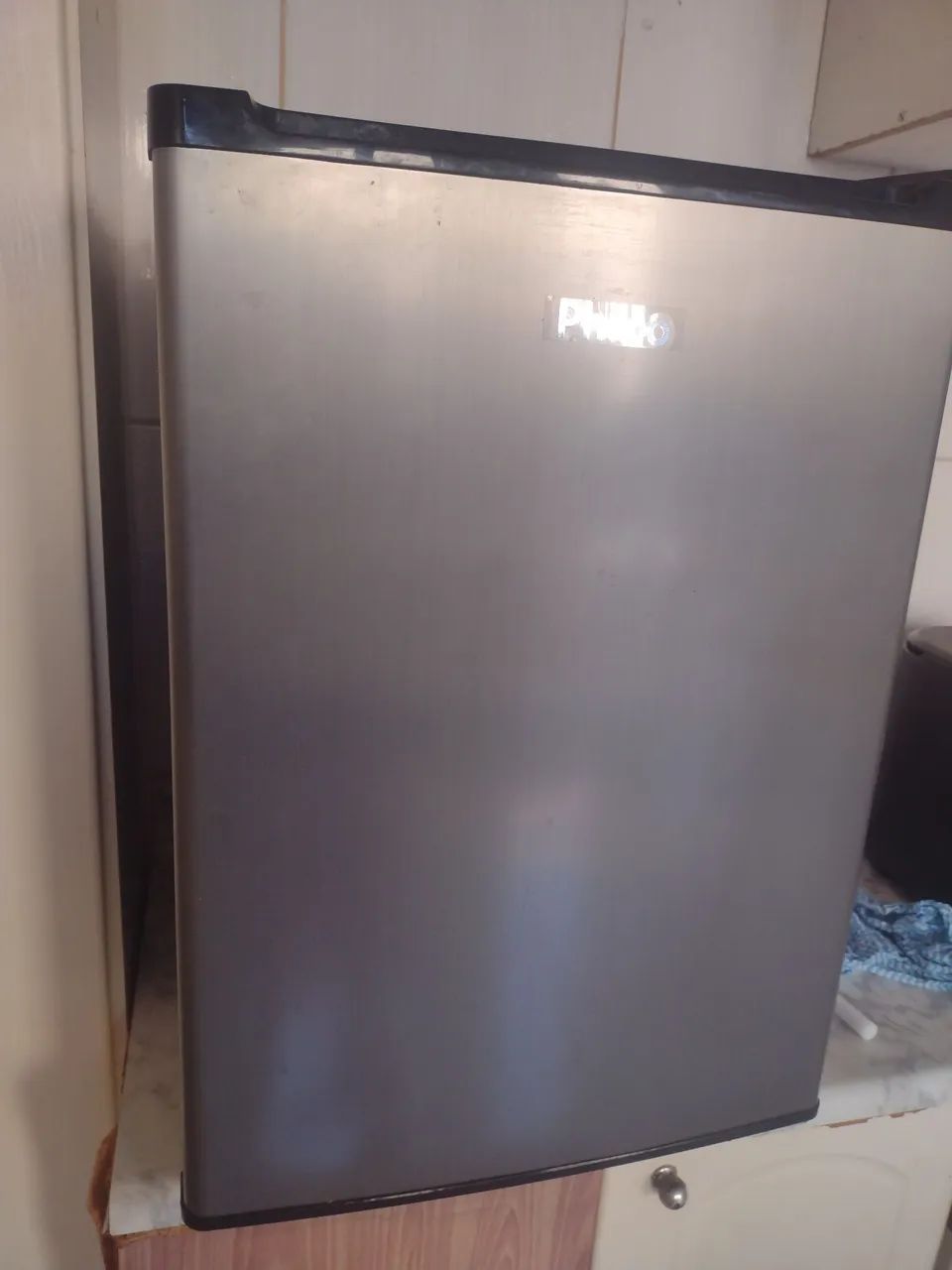 Vende um frigobar 