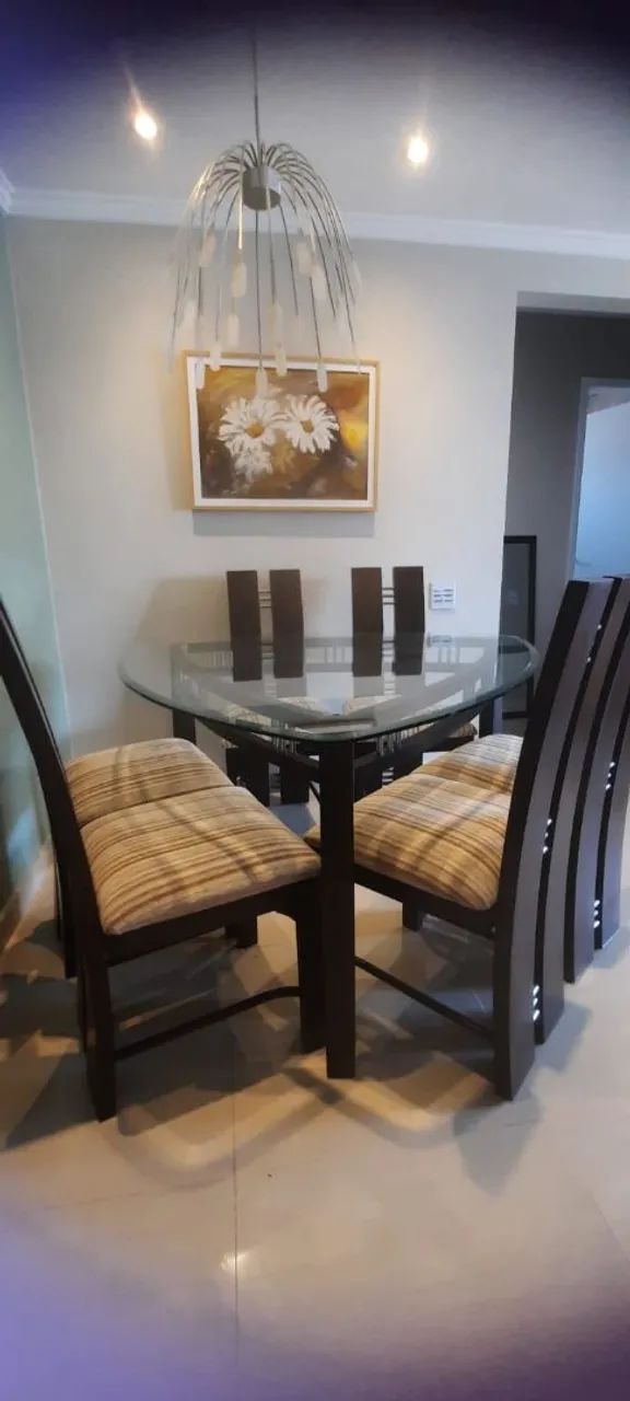 Mesa e 6 cadeiras 