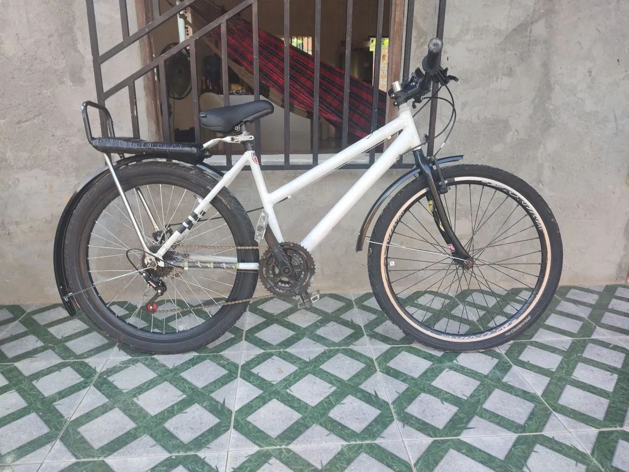 Vendo bike, quadro adaptado pra freio a disco,com machar 