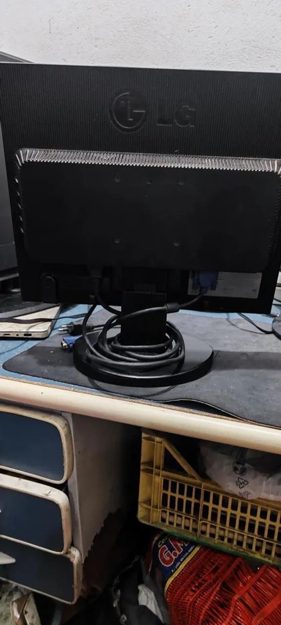 Monitor LG Flatron L1753T-SF, um modelo de monitor LCD de 17 polegadas - Foto 2