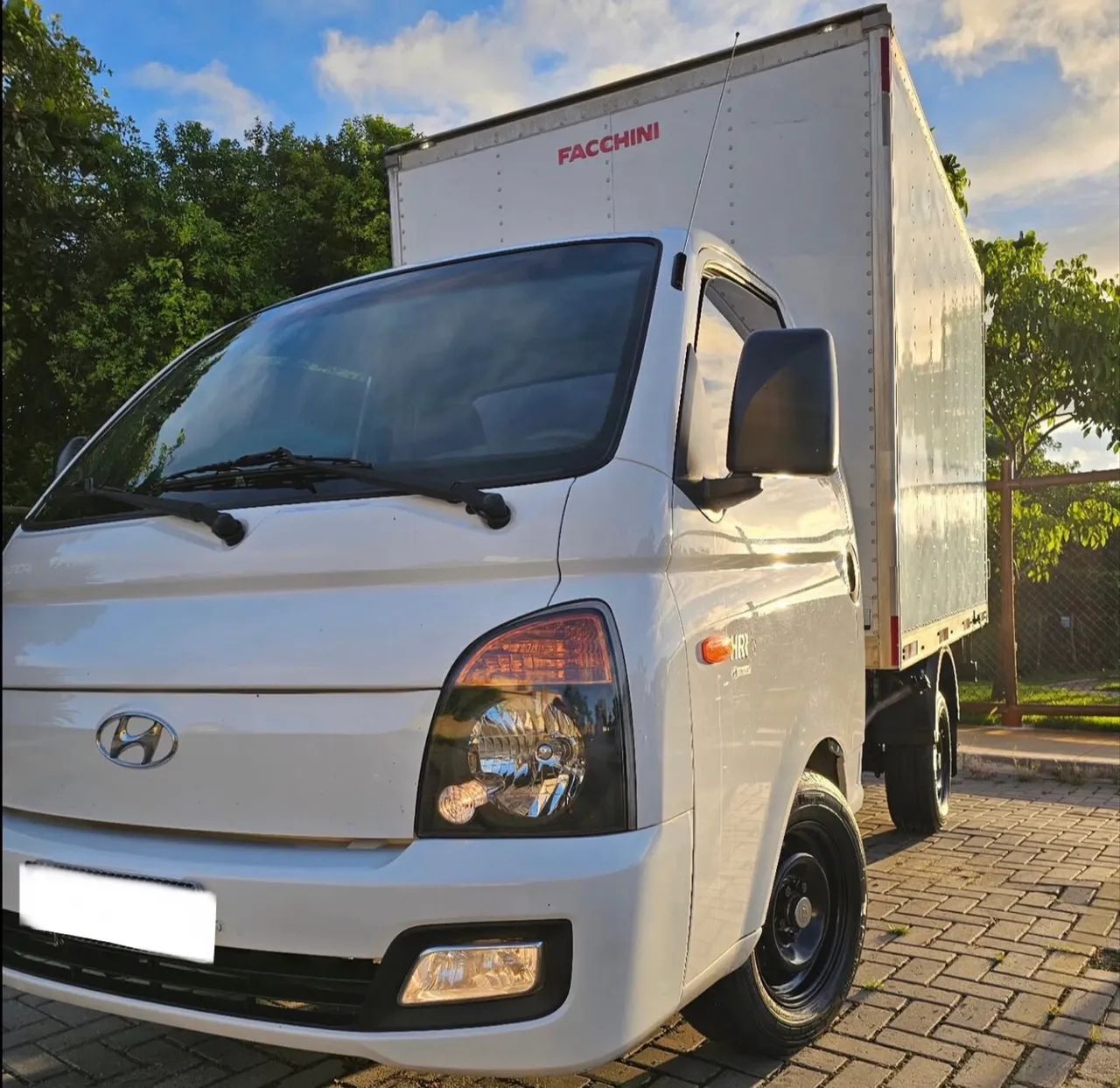 Hyundai HR  Baú 