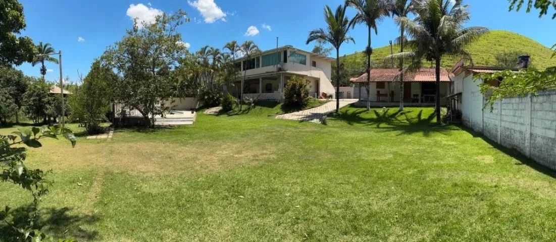 Chácara linda !!!    1600m2