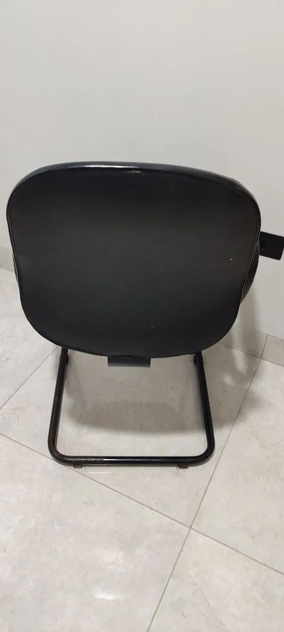 Cadeira de Escritório Diretor Fixa Marrom (Muito Conservada) - Foto 4