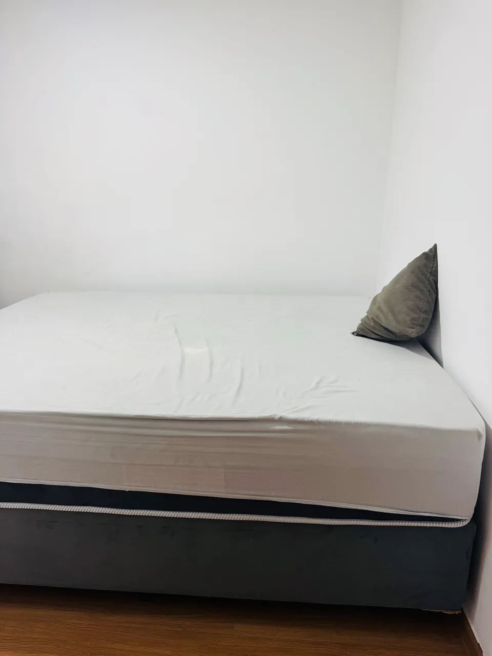 Vendo cama Box Queen semi nova, perfeita  - Foto 4