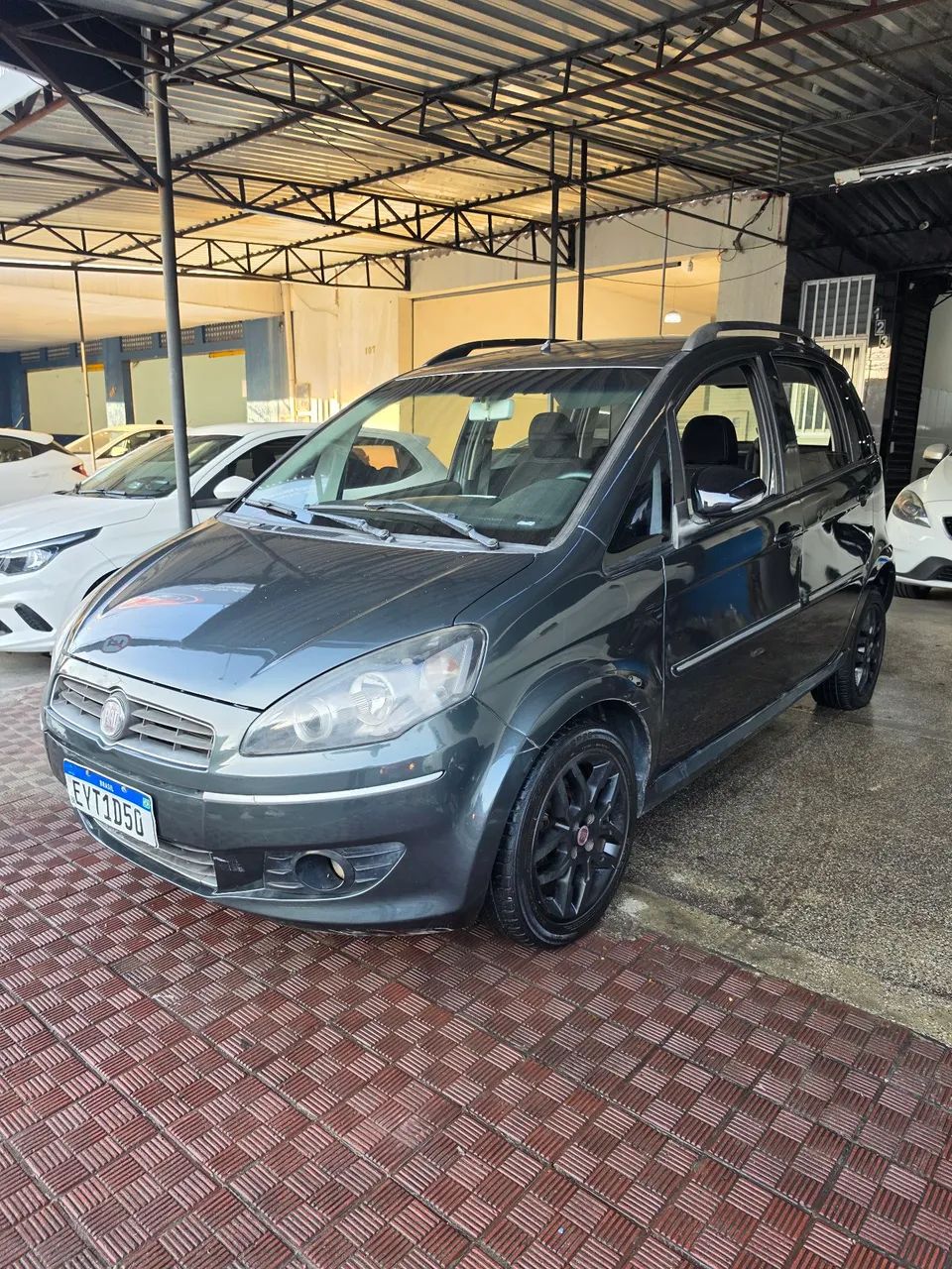 Fiat Idea Essence 1.6 Flex 16V 5P 2012