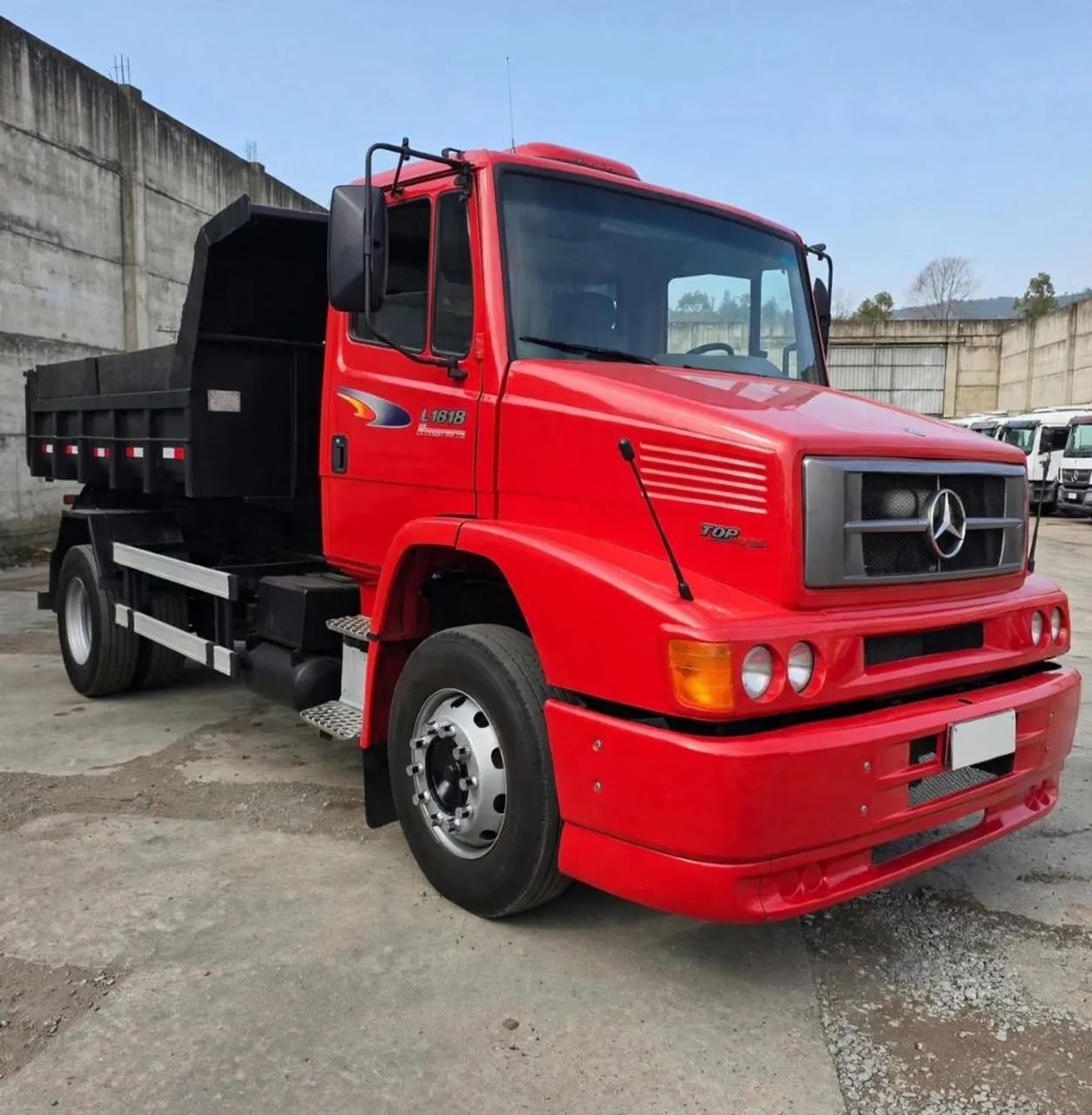 MB 1318 4x2/caçamba/2010