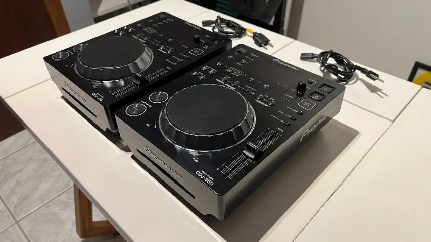 Par de CDJ 350 da Pioneer muito bem conservados - Aparelhos de Som