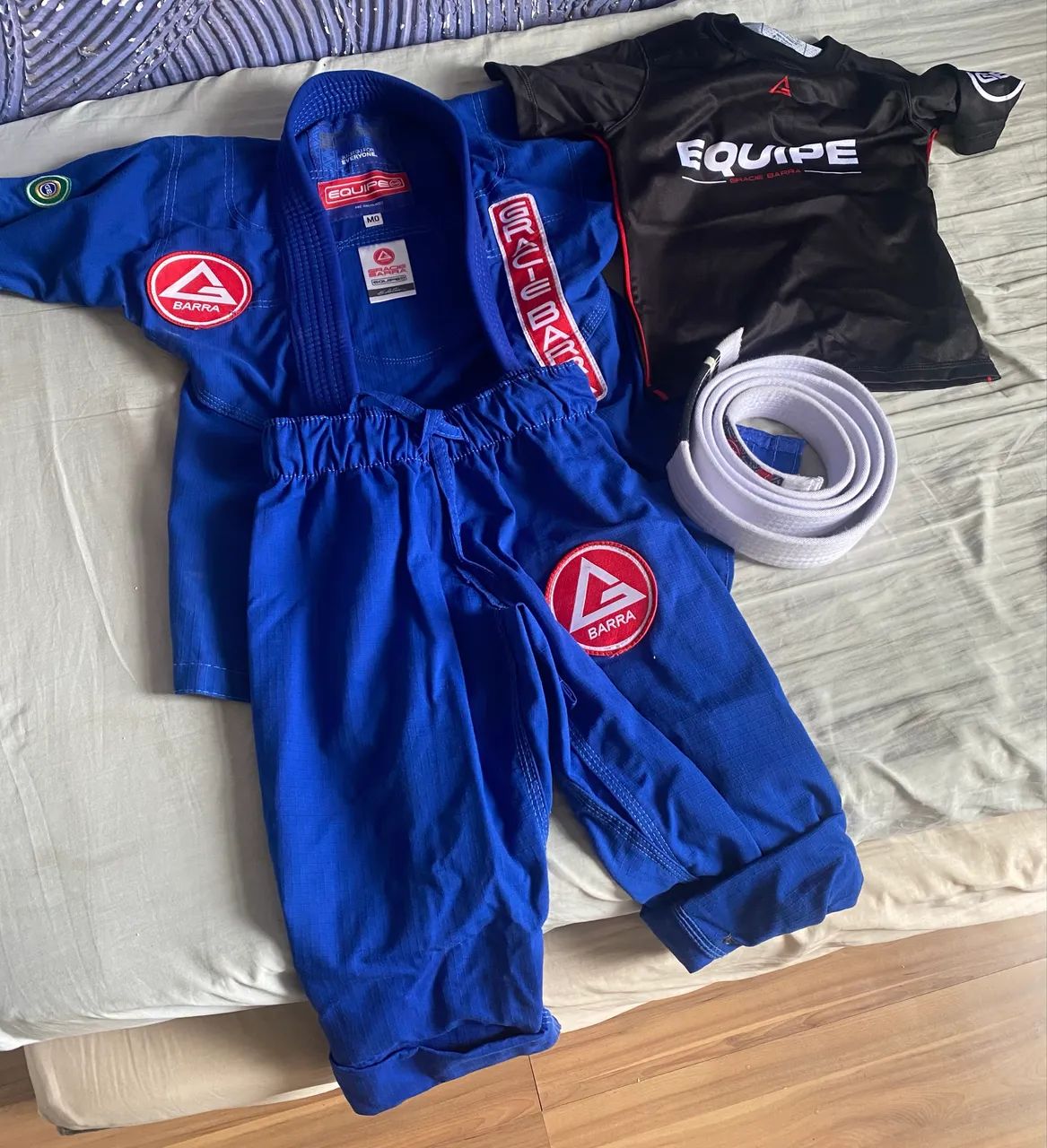infantil vendo kimono + calça + Faixa + blusa de baixo tamanho  M0