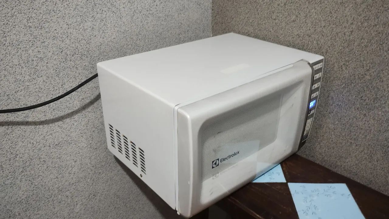 Microondas Eletrolux 34 litros com defeito  - Foto 4