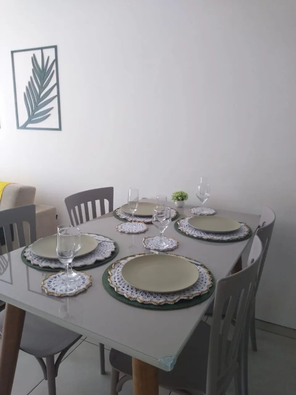 Mesa de jantar c/tampo de vidro off white - 1,30m x 80 cm