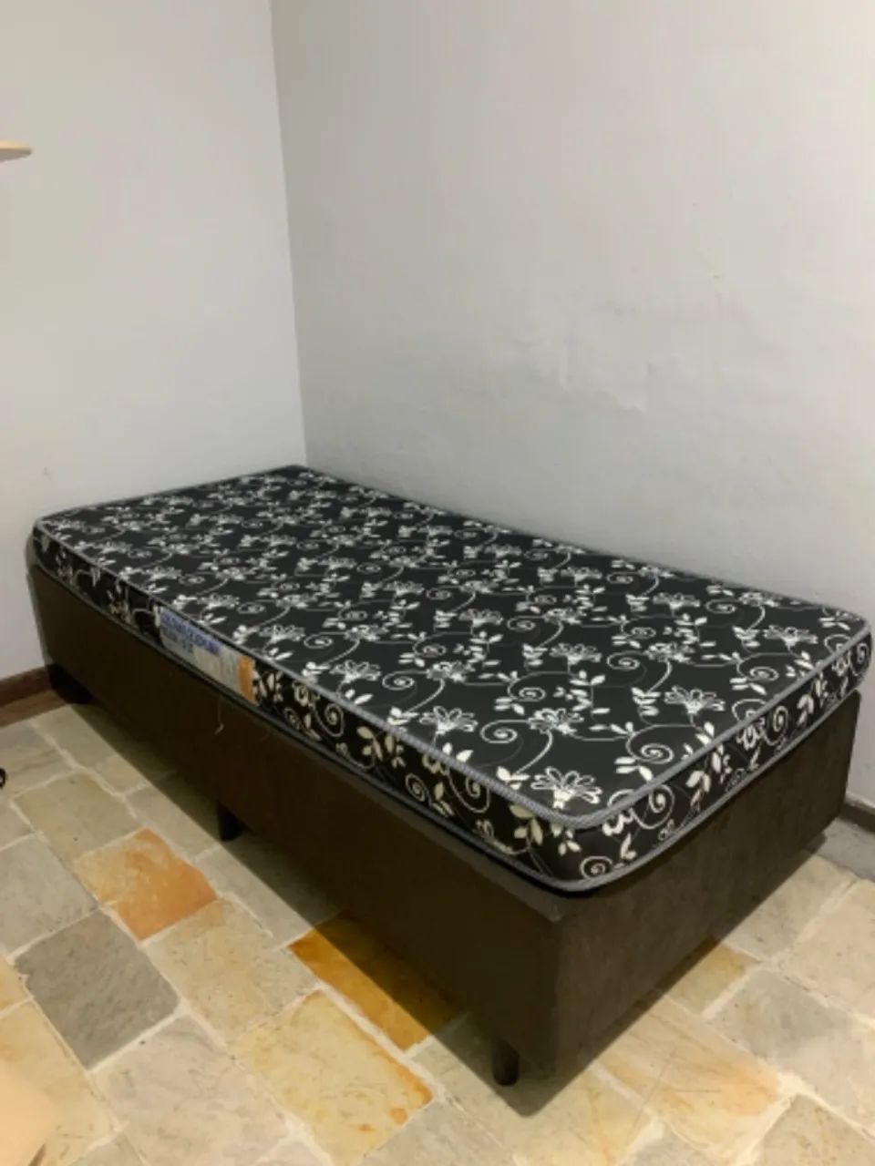 Vendo cama box de solteiro - Foto 4
