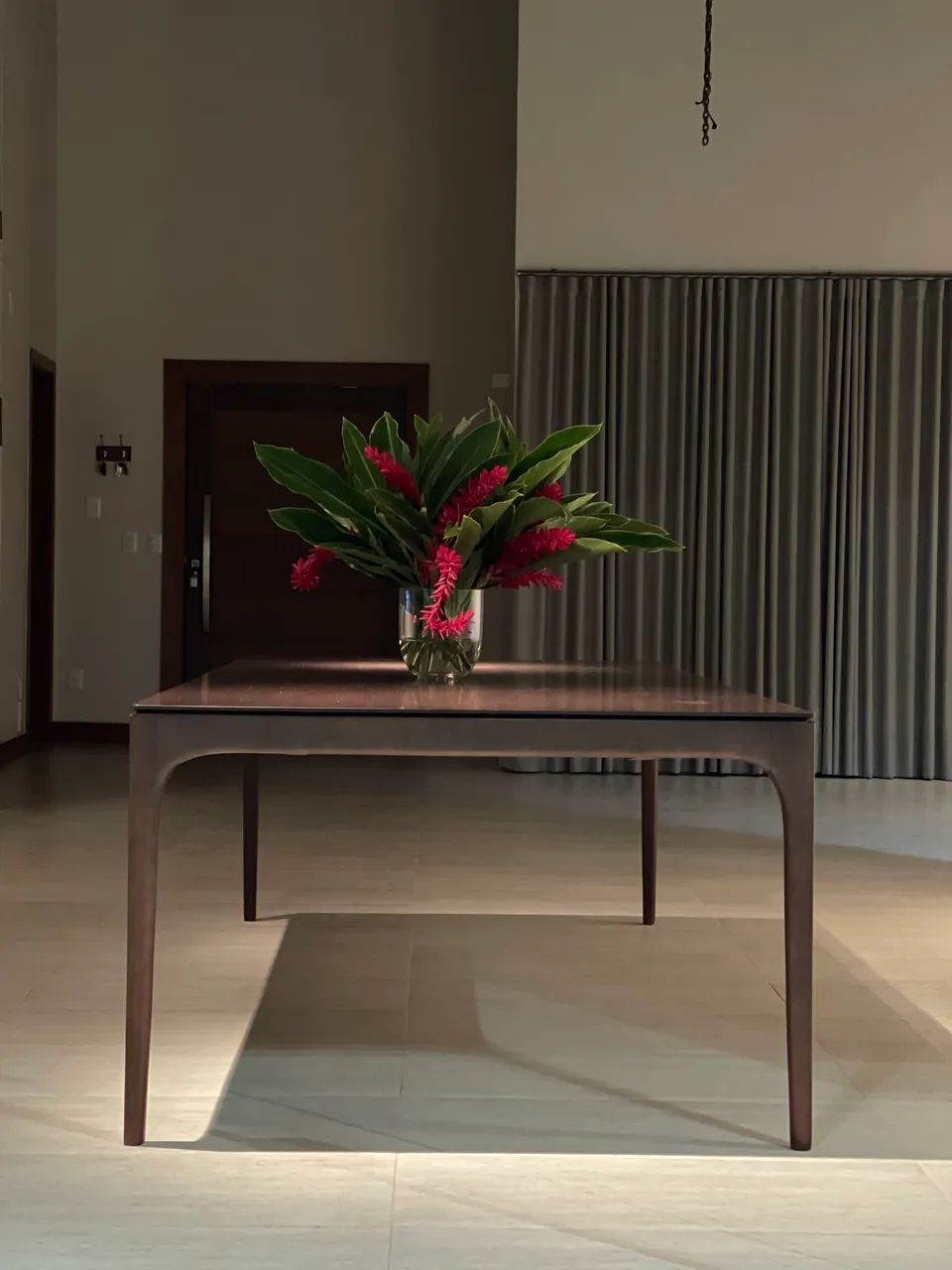 MESA DE JANTAR COM 10 CADEIRAS 