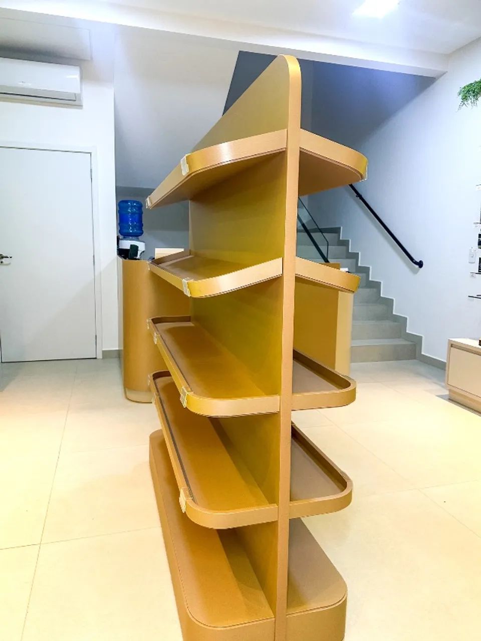Conjunto 2 Expositores Centrais 100% MDF - Móveis Comerciais Alto Padrão - Foto 4