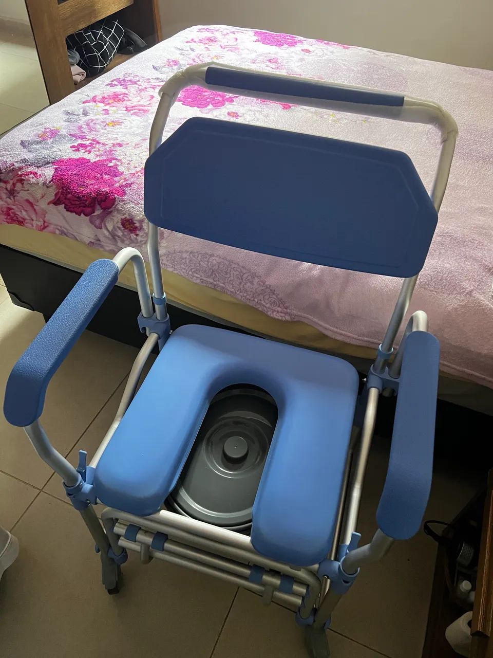 Cadeira de Banho Higiênica - Nova 