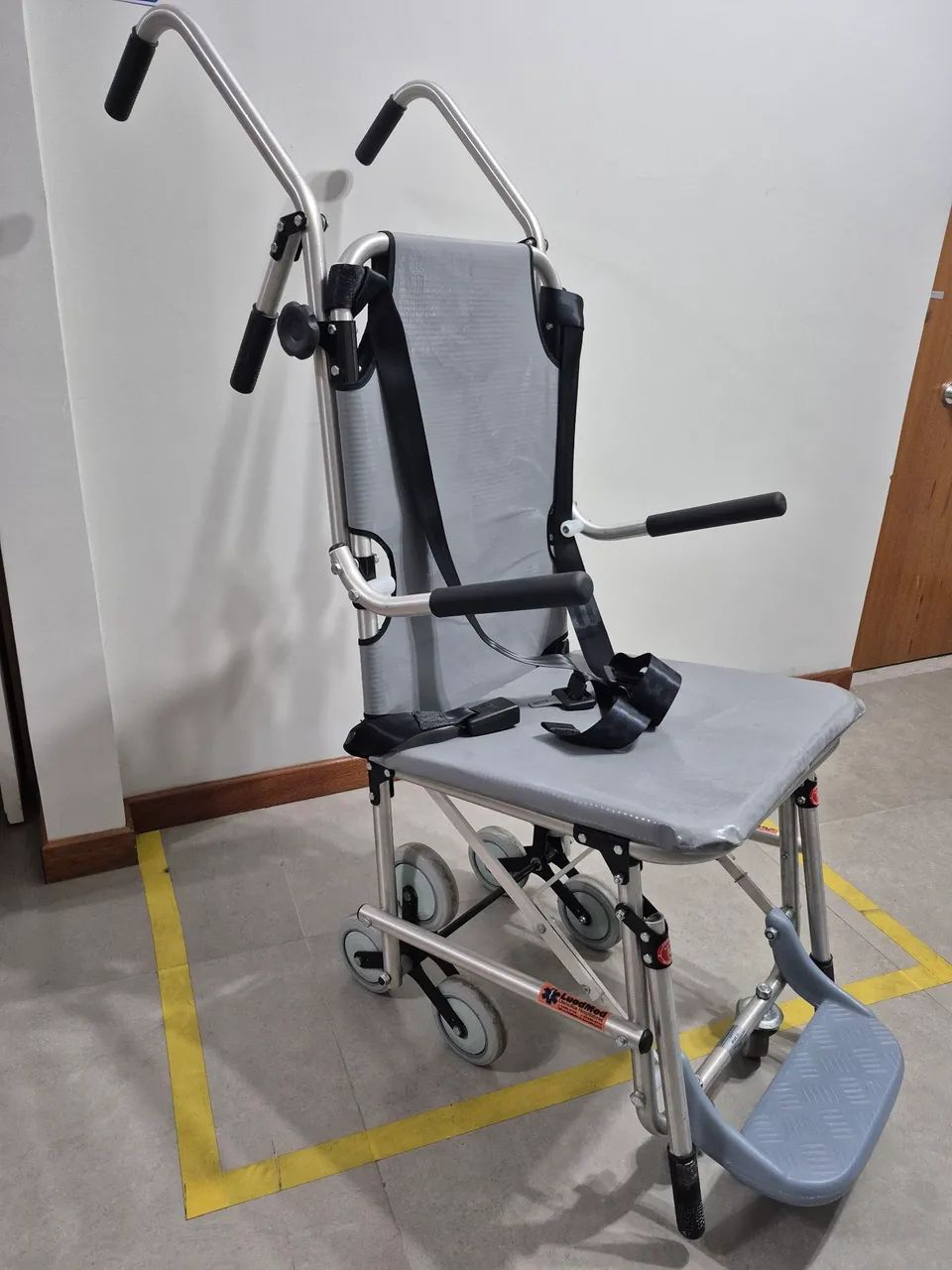 Cadeira para subir escadas.