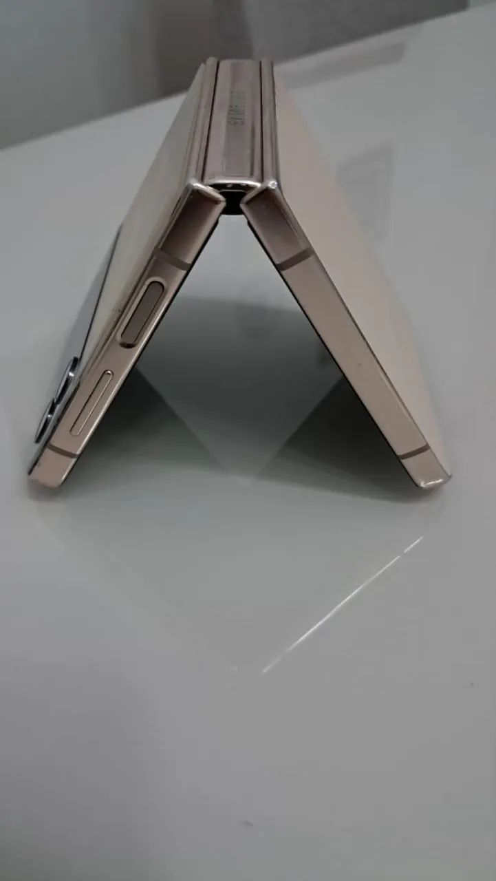 Vendo Samsung Z flip 4 - Foto 3