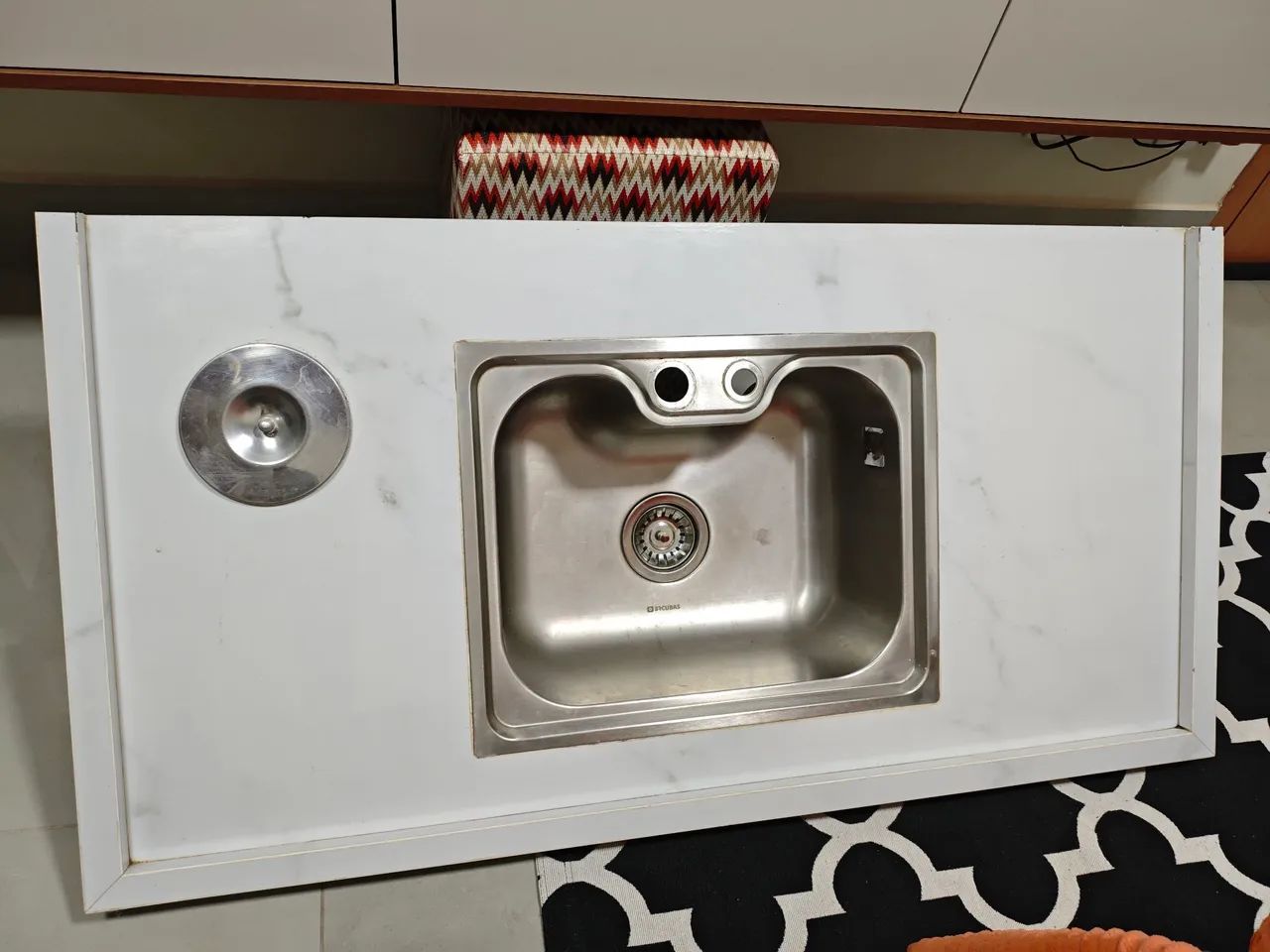 Vendo Pia de porcelanato.