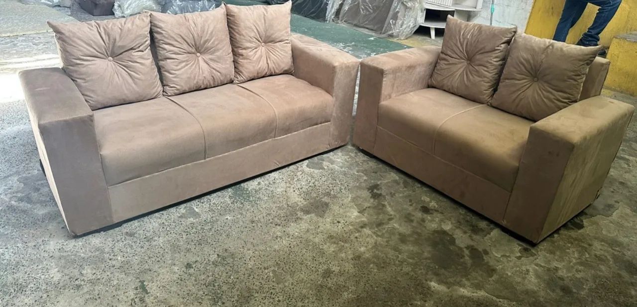 SOFÁ ESPERANÇA   Na cor bege recosto removível 