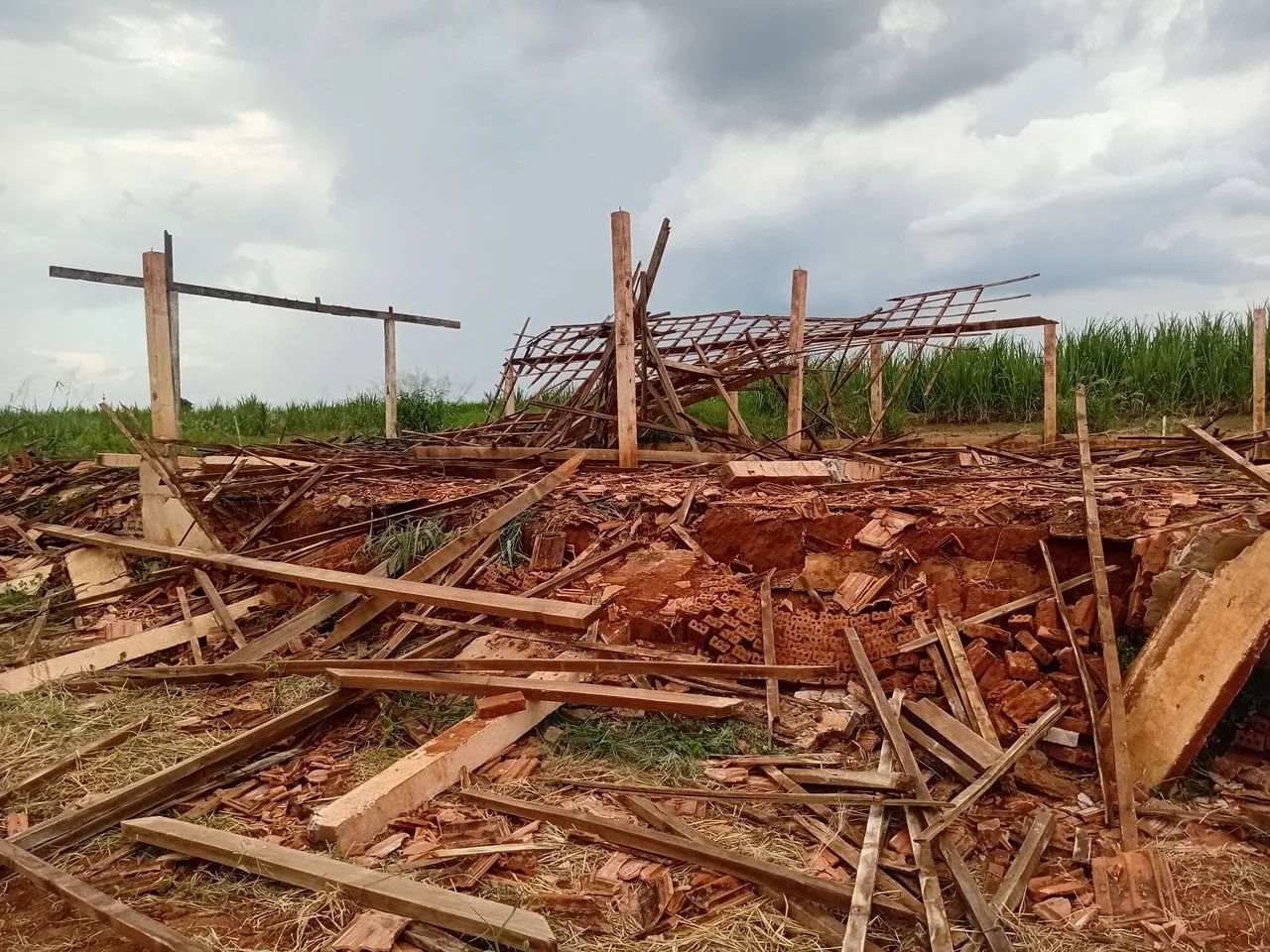 Demolição a troco do material  - Foto 4