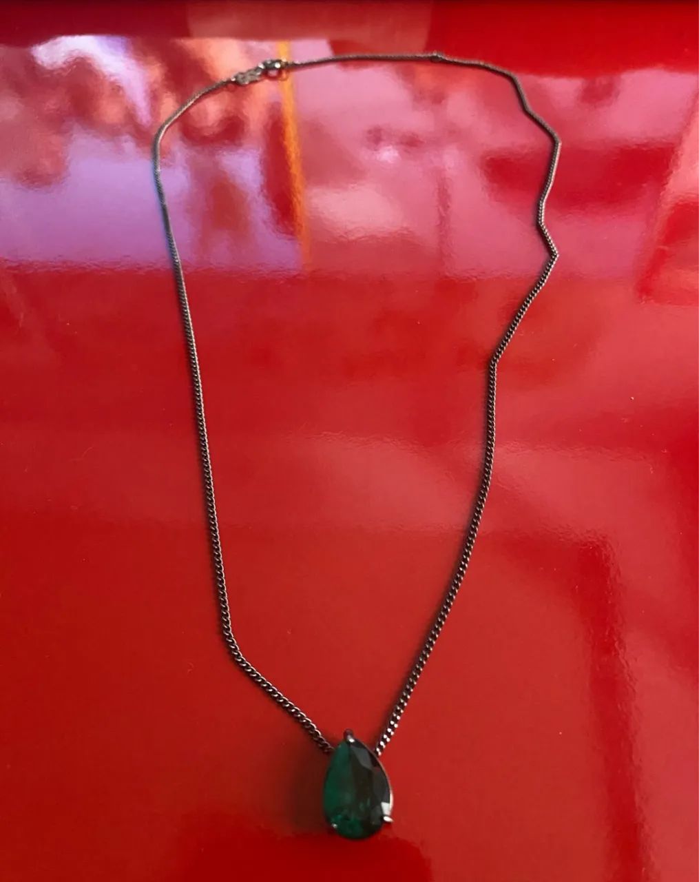 cordão em ródio com pingente zircônia verde 45cm