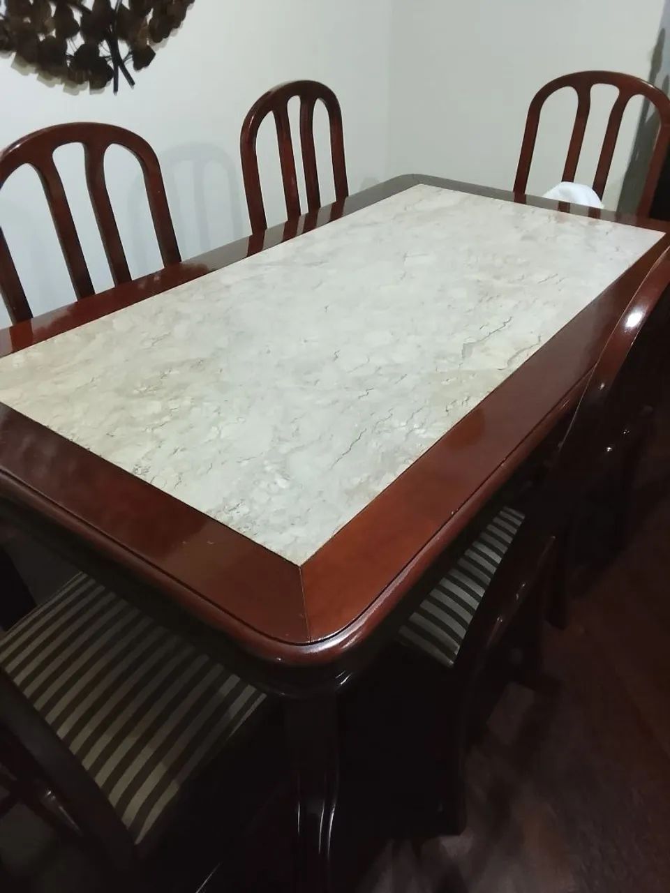 Mesa de jantar 6 lugares.
