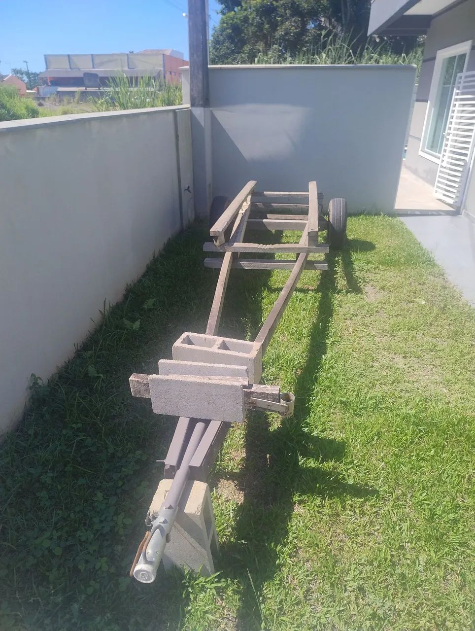 Carreta de encalhe de madeira 