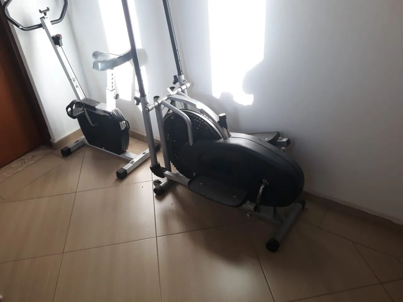 Simulador de caminhada + ergometrica + saco pancadas 