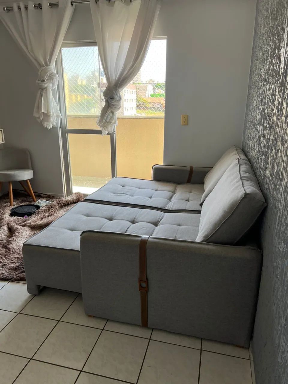 SOFÁ 2.20M NO LINHO