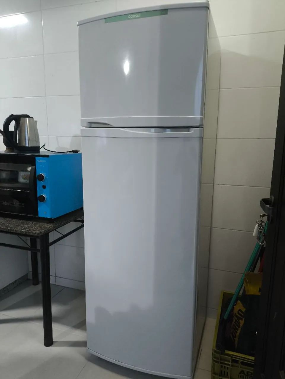 VENDO GELADEIRA CONSUL USADA FUNCIONANDO NORMALMENTE. - Foto 2