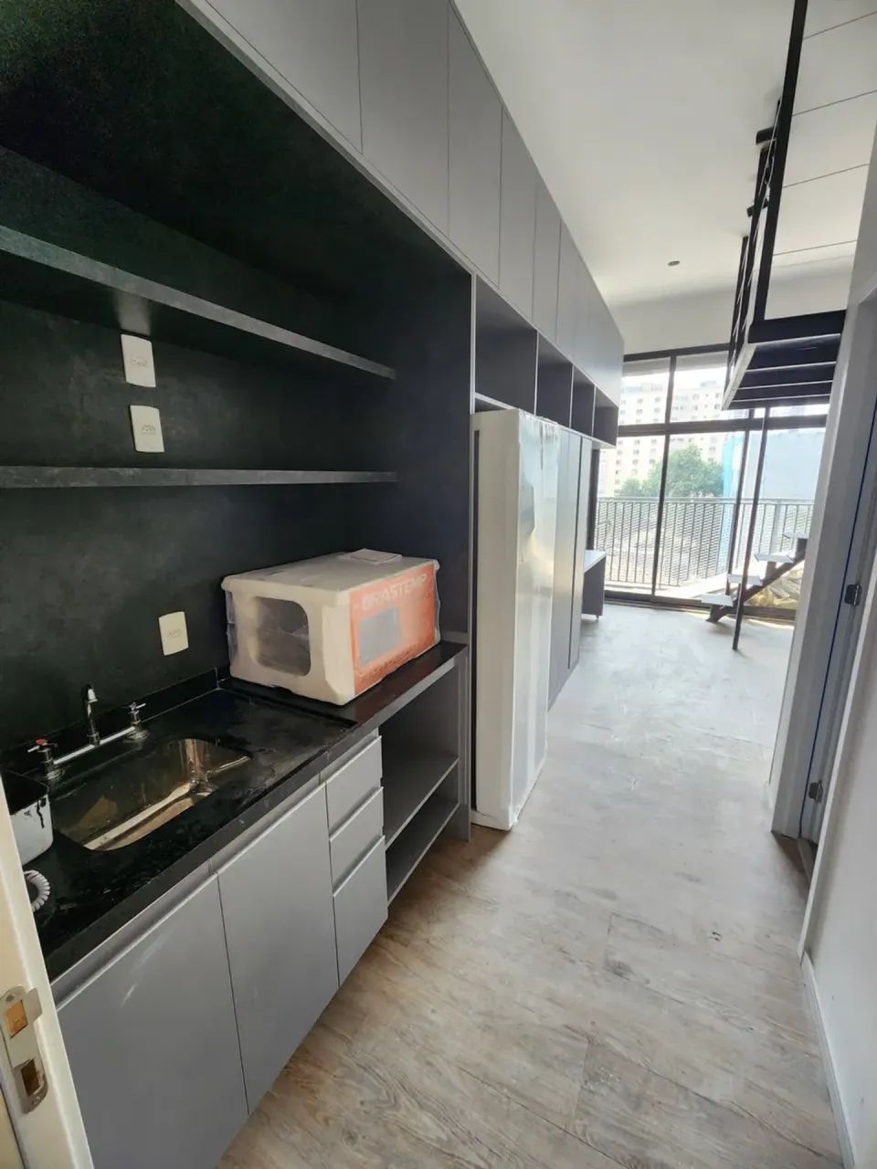Aluga Se Studio em pinheiros muito bem localizado.