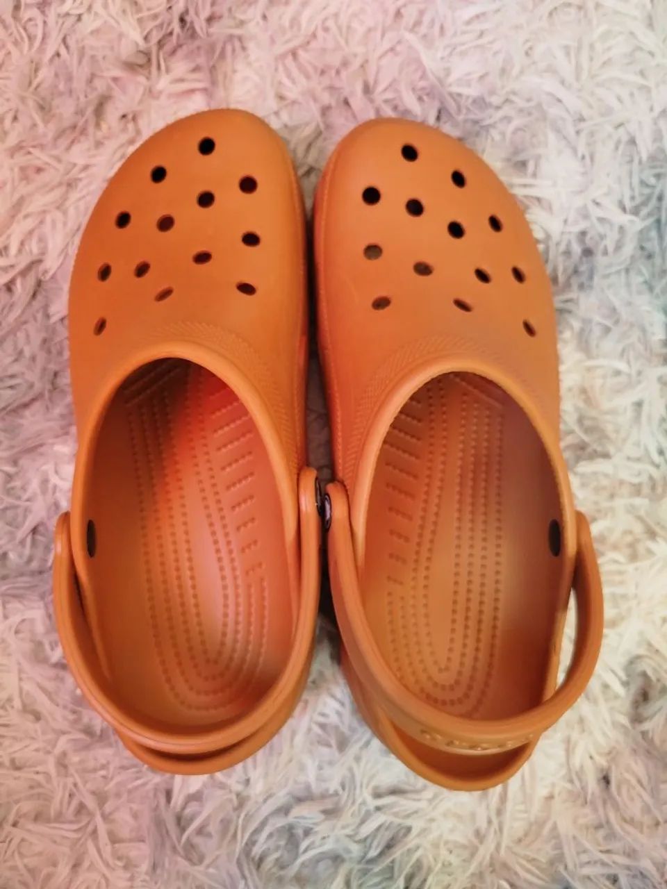 Crocs Classic Clog na cor Orange Zing - Calçados - Parque
