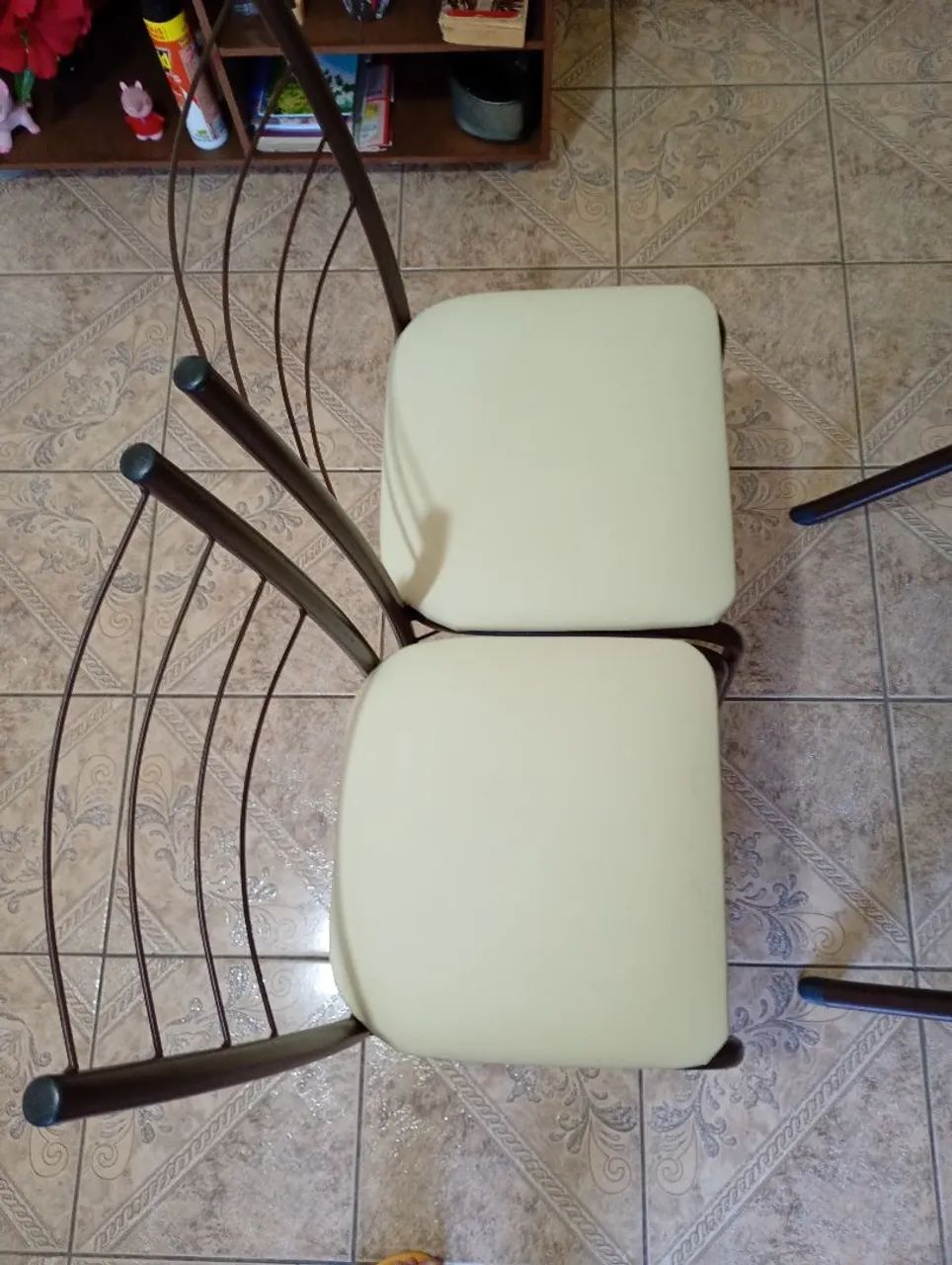 Vendo mesa de ferro com 4 cadeiras  - Foto 3