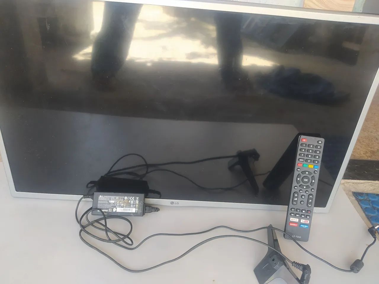 Tv smart LG 32 polegadas com wi-fi YouTube Netflix etc 