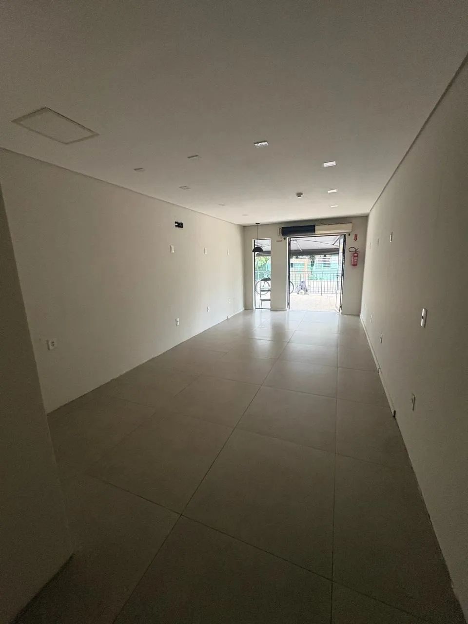 Ótima loja de um cômodo para locação no bairro Canasvieiras! - Foto 4