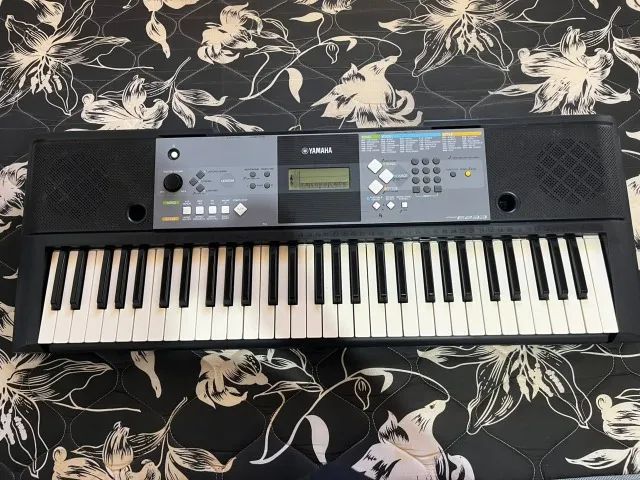 Teclado digital Yamaha PSR E233