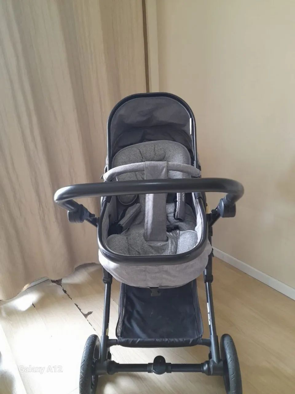 Carrinho de gêmeos Moisés com bebe conforto e base  - Foto 4