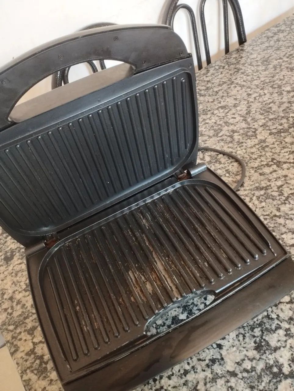 Sanduicheira e Grill elétrica  - Foto 2