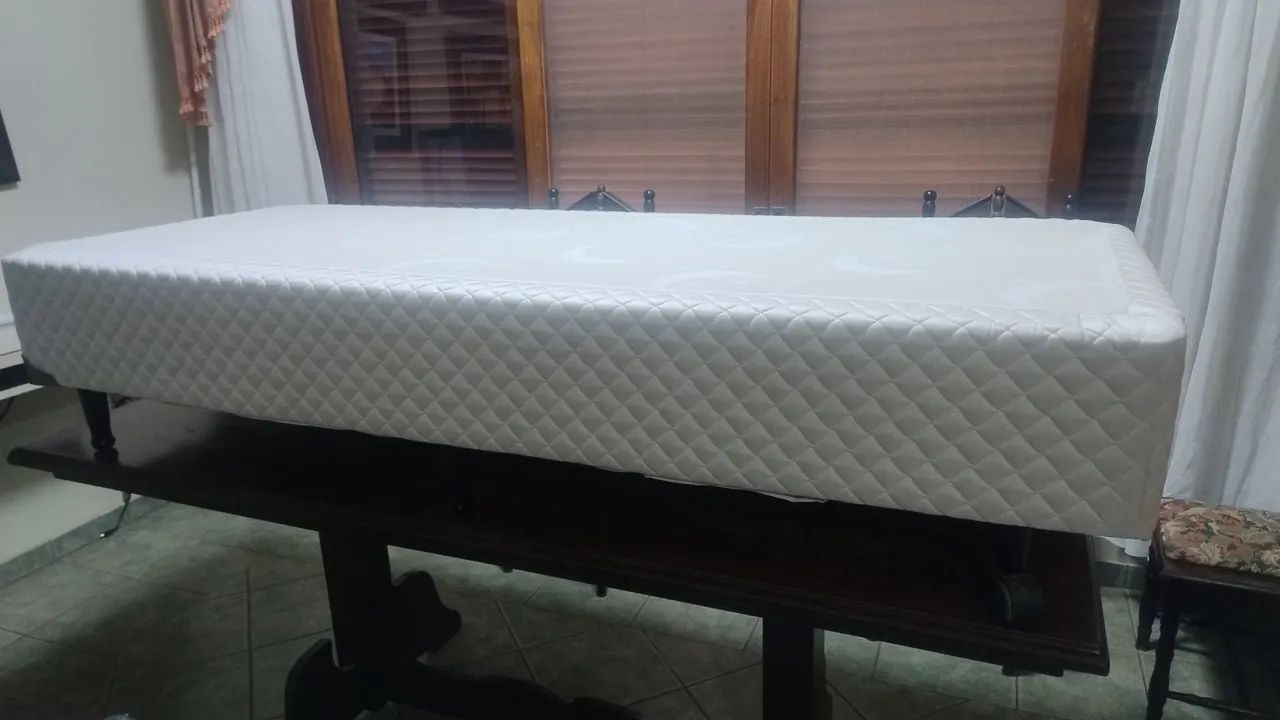Box de cama de solteiro usado