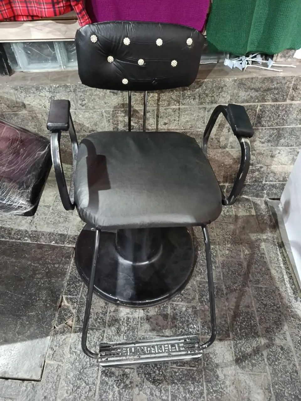 Cadeira Cabeleireiro Ferrante  R$100,00 Para HOJE!  