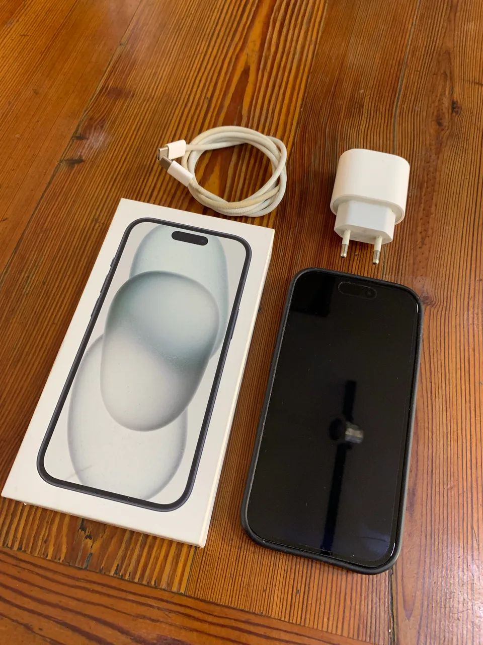 iPhone 15 128GB COM CARREGADOR E CAIXA