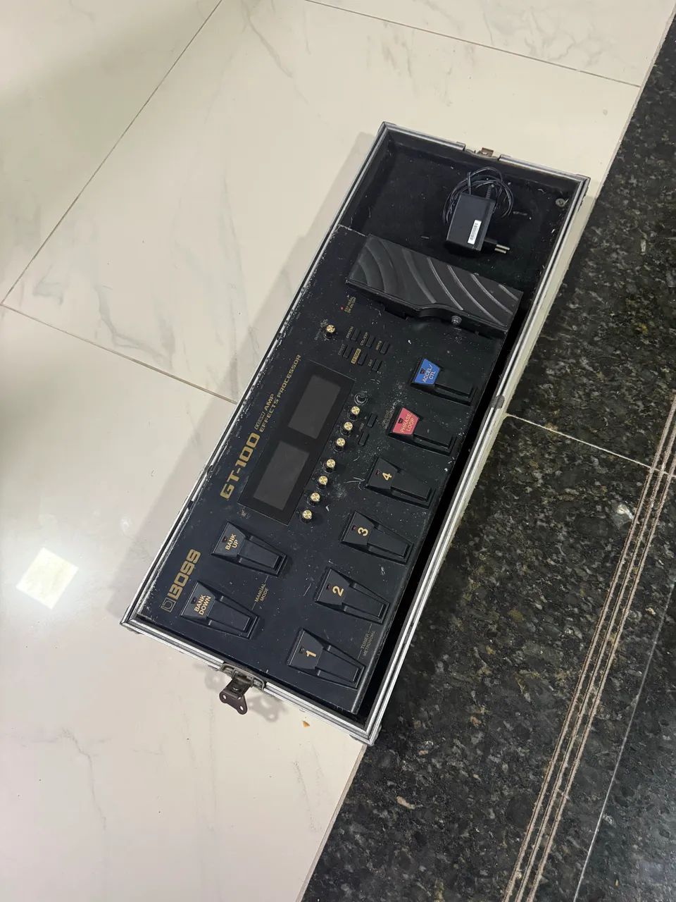 PEDALEIRA BOSS GT-100 MULTIEFEITOS COM FONTE - Foto 4