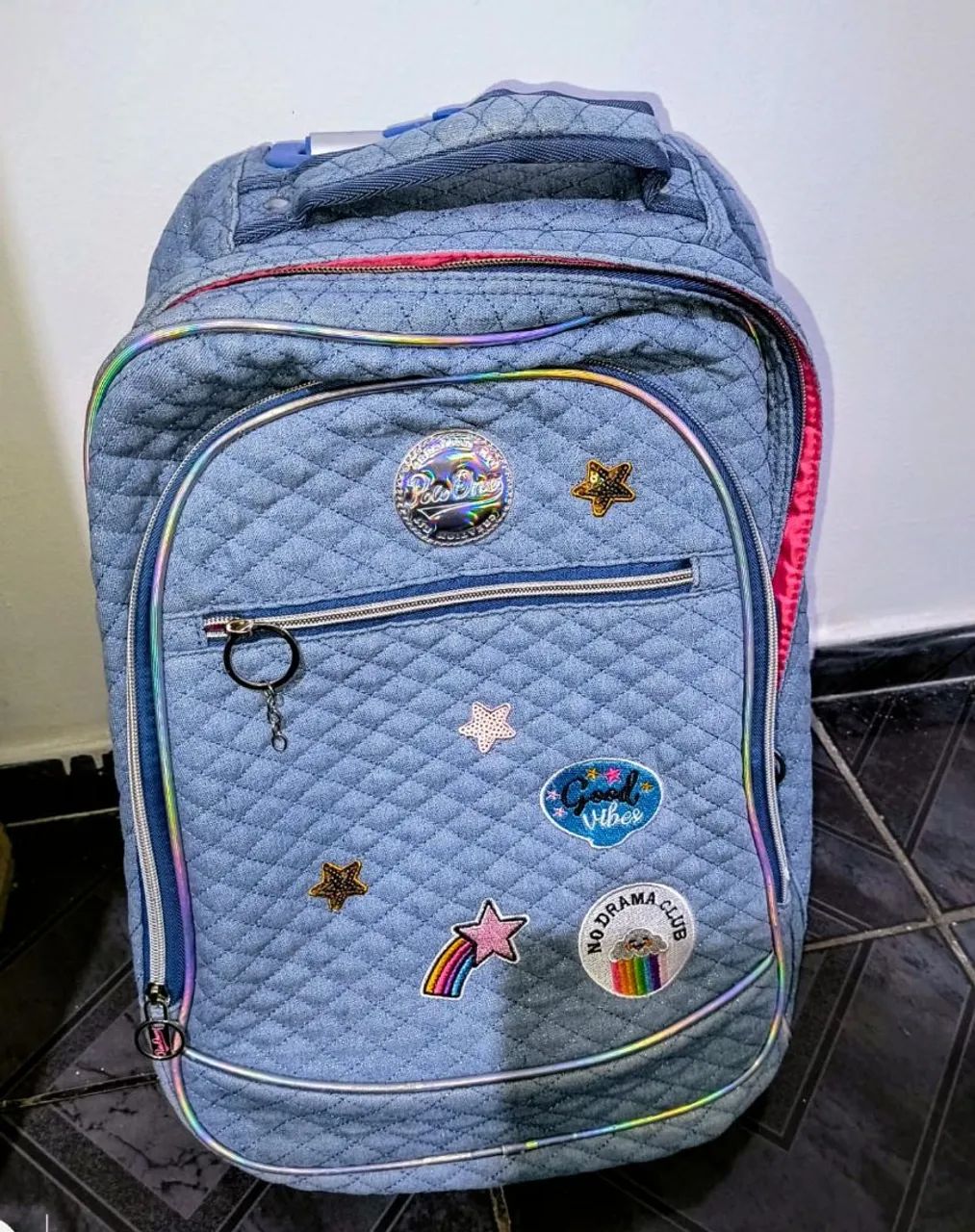 Mochila  Menina de Rodinhas Com Lancheira Térmica e Estojo  - Foto 2