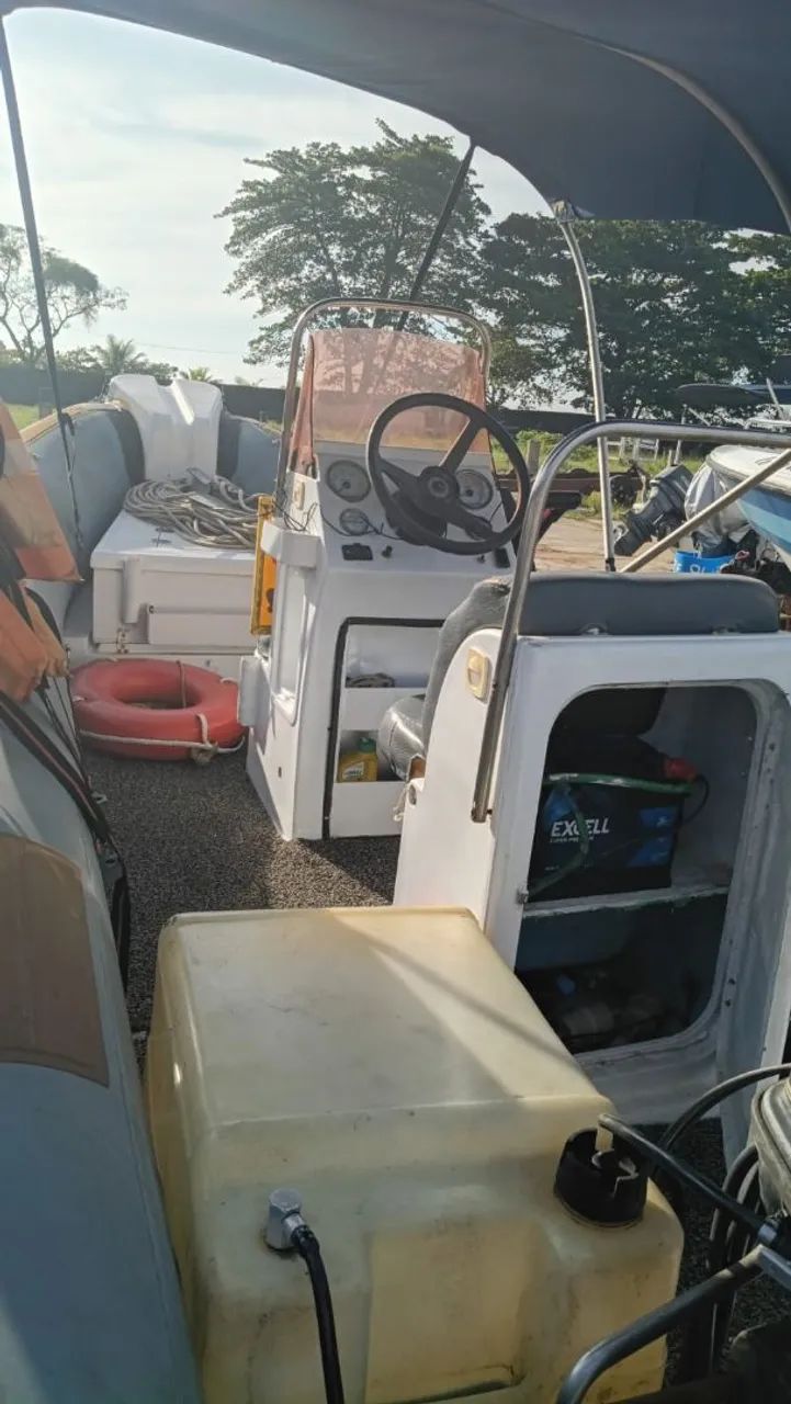 Bote com casco  - Foto 2